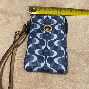 Coach Signature Navy Tan Chambray  Zip Wrislet NWOT